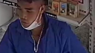 Ném nắm cát vào mặt chủ tiệm rồi cướp giật 2 sợi dây chuyền vàng