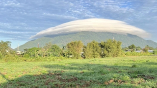 Lại xuất hiện quầng mây kì lạ trên núi Chứa Chan