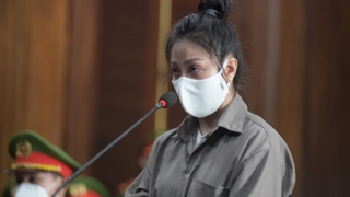 Nguyễn Võ Quỳnh Trang vừa khóc vừa thừa nhận "đánh liên tiếp" bé V.A