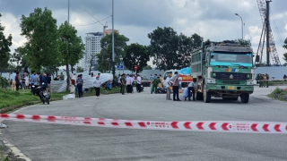 Va chạm với xe tải ben, thai phụ cùng 2 con gái tử vong thương tâm