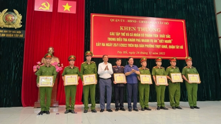 Khen thưởng các đơn vị khám phá nhanh vụ trọng án trên phố Hoàng Hoa Thám