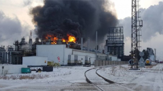Nổ lớn tại nhà máy hóa dầu quy mô nhất vùng Siberia