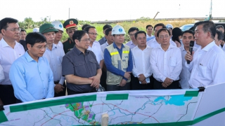 Thủ tướng kiểm tra các dự án hạ tầng quan trọng tại TP Hồ Chí Minh