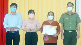 Nhiều tấm gương quần chúng dũng cảm, mưu trí truy bắt tội phạm