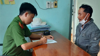 Vận động đối tượng bị truy nã 28 năm ra đầu thú