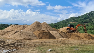 Hàng trăm khối cát khai thác trái phép bỗng dưng... biến mất