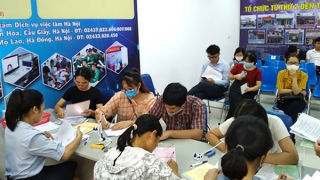 Giải pháp nào giúp đỡ hàng trăm nghìn công nhân bị giảm giờ làm, mất việc?