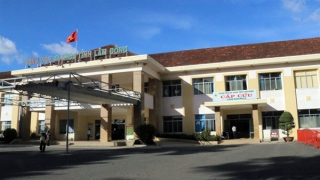 Một người tử vong, 5 người nhập viện sau khi ăn trưa