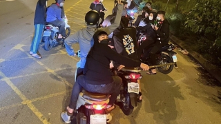 Bắt nhóm học sinh gây rối trật tự công cộng