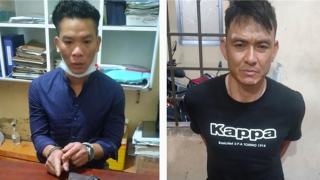 Bắt 2 “xạ thủ” mang súng quân dụng đi đòi nợ