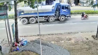 Nữ sinh lớp 8 tử vong sau va chạm với xe tải