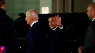 Tổng thống Mỹ chiêu đãi người đồng cấp Pháp 200 con tôm hùm