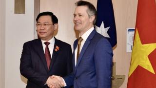 Chủ tịch Quốc hội tiếp Bộ trưởng Giáo dục và lãnh đạo Đảng đối lập Australia