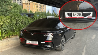 Sợ phạt nguội, tài xế ô tô tỉnh vào Thủ đô mang decan che biển số