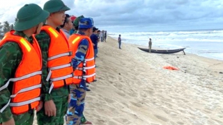 Nam sinh viên Học viện Báo chí và Tuyên truyền bị sóng biển cuốn mất tích