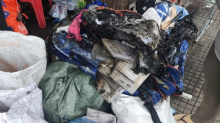 Trên đường đi công tác phát hiện đám cháy, cán bộ Công an lao vào dập lửa