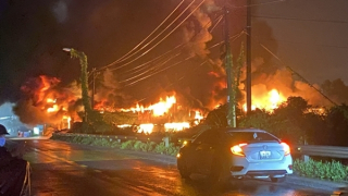 Cháy lớn trong đêm mưa tại Đà Nẵng