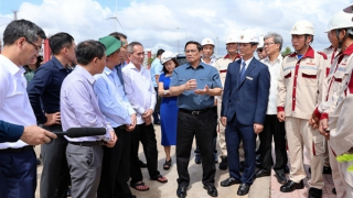 Thủ tướng: Cần tính toán, đàm phán lại giá điện gió, điện mặt trời