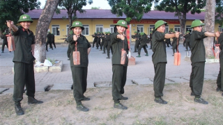 Ghi ở thao trường huấn luyện đầu khoá tân sinh viên các trường CAND