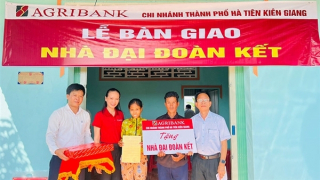 Agribank Kiên Giang trao 20 nhà đại đoàn kết