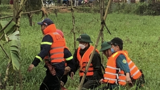 Tìm thấy thi thể hai cậu cháu bị mưa lũ cuốn trôi