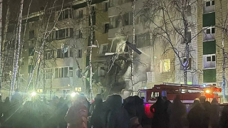 Căn hộ chung cư sập sau vụ nổ bình gas, 6 người chết