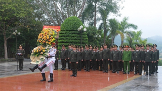 Đoàn công tác khối Hậu cần - Kỹ thuật về nguồn tại Sơn Dương