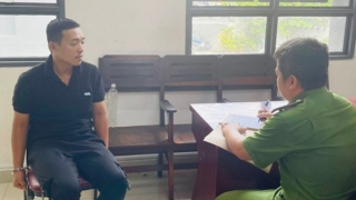 Bắt 1 trong 2 đối tượng đem 4 ô tô của cư dân chung cư Screc Tower đi cầm