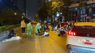 Nữ tài xế lái ô tô tông văng 3 người trong đêm ở Hà Nội