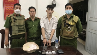 Vứt ma túy, tăng ga bỏ chạy khi gặp Cảnh sát 113