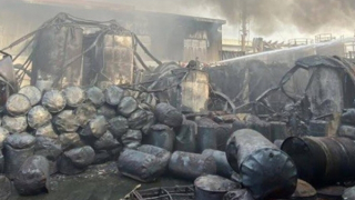 Đào bới đống đổ nát vụ cháy trong KCN Hải Sơn tìm kiếm người mất tích