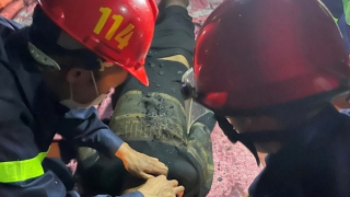 Cảnh sát kịp thời cứu nạn nhân kẹt trong đám cháy nhà trọ