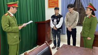 Hai đối tượng mua bán hàng trăm nghìn thông tin cá nhân sa lưới