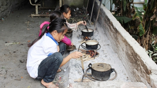 Những bữa cơm không do tay mẹ nấu