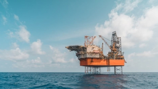 Và sóng cũng có thể dịu, trên những đại dương