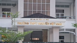 Điều tra vụ nhóm "người lạ" chém nam sinh gần cổng trường