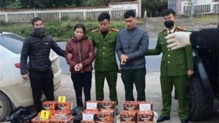 Kiểm tra xe ôtô của đôi nam nữ, lộ ra 72 hộp pháo lậu