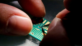 Trung Quốc rót trăm tỷ USD "hậu thuẫn" chip nội địa