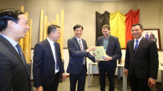 Nhiều câu hỏi “nóng” giữa nhiệt độ âm 3 độ C của Thứ trưởng Bộ Công an tại Bỉ về chuyển đổi số