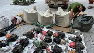 Chở hàng loạt thiết bị ô tô, mô tô để lấy tiền công