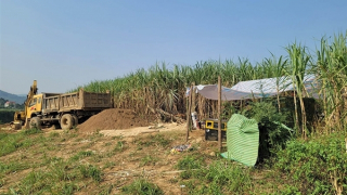 Lo sợ sạt lở đất, người dân ngăn cản doanh nghiệp khai thác cát