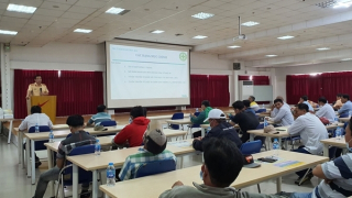 Nâng cao nhận thức về TTATGT cho các tài xế chở công nhân cuối năm