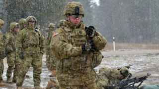 Mỹ điều quân tới sát vách Nga, Moscow đưa "quái thú Bắc Cực" đến Ukraine