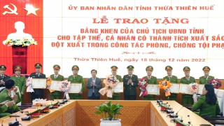 Khen thưởng ban chuyên án triệt phá đường dây ma túy lớn từ Lao Bảo về Huế