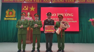 Khen thưởng vụ bắt 2 đối tượng tàng trữ 54.400 viên ma túy