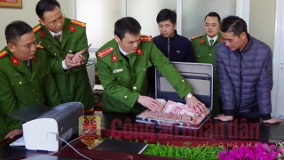 Vận chuyển trái phép lượng ngoại tệ giá trị 2 tỷ đồng