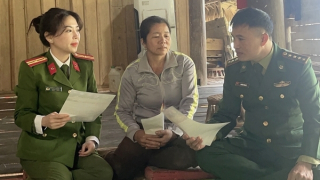 Tuyên truyền, vận động nhân dân giao nộp vũ khí, vật liệu nổ dịp cuối năm