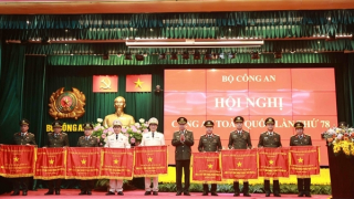 Trao nhiều phần thưởng cao quý tặng các tập thể, cá nhân lực lượng CAND