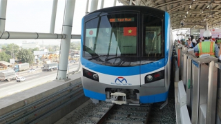 Chạy thử đoàn tàu đầu tiên trên tuyến Metro số 1