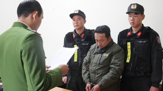 Chủ tịch xã và kiểm lâm "bật đèn xanh" cho lâm tặc